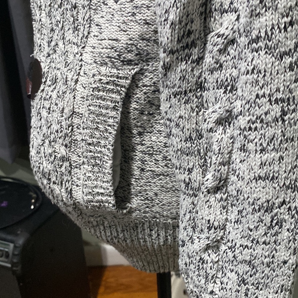 Sweater - Picture 5 of 9